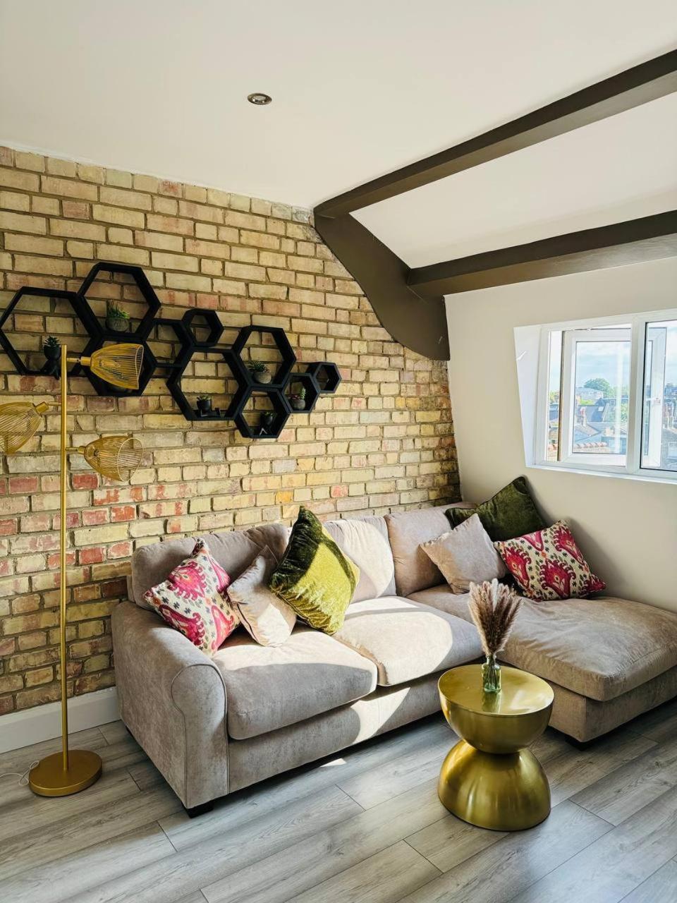 Stylish Two-Story London Retreat Lägenhet Exteriör bild